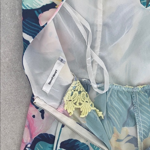 FLORAL ROMPER - Picture 8 of 9